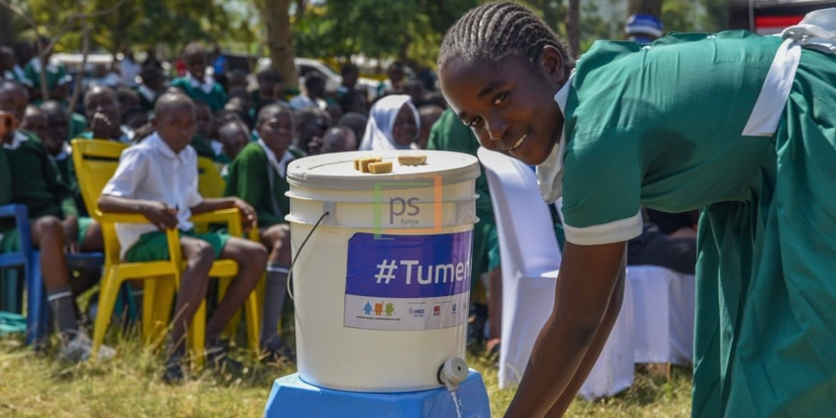 Liz, a student from Nyaburi Integrated Primary School, showcases how to handwash at the national #GloablHandwashingDay2022 event held in Kendu Bay, Homabay County