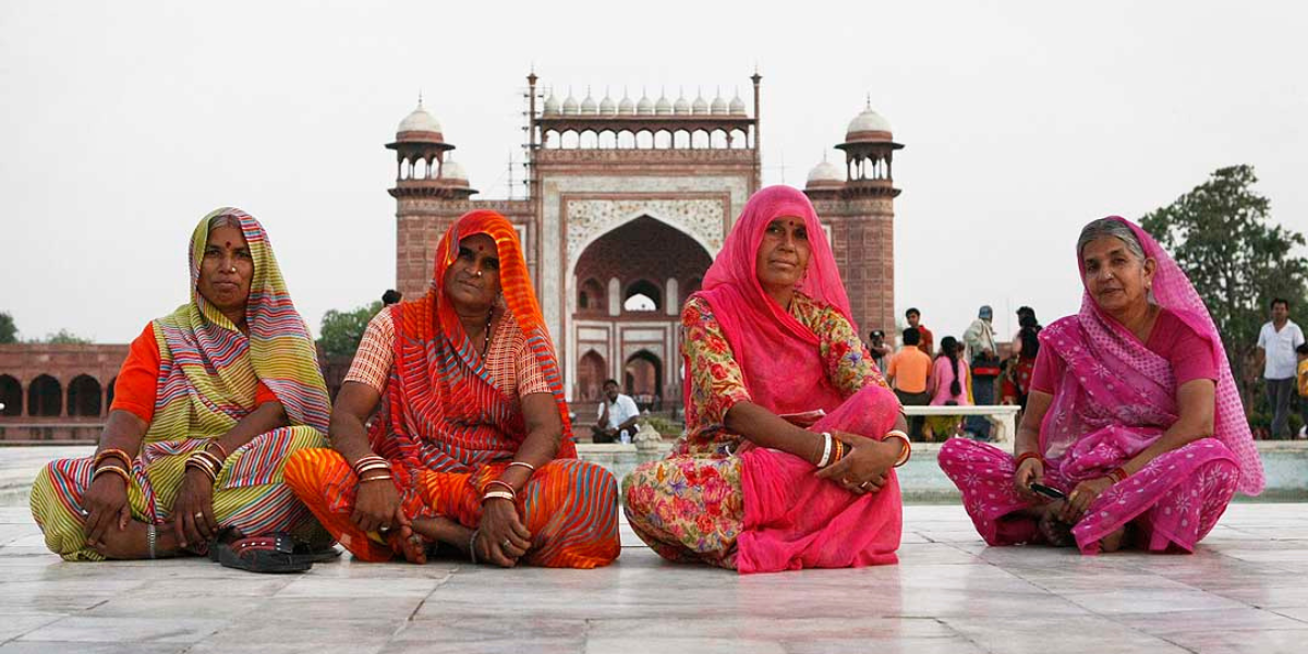 Women sitting in front of a temple - Giving to India? Compliance with the Newly Amended FCRA